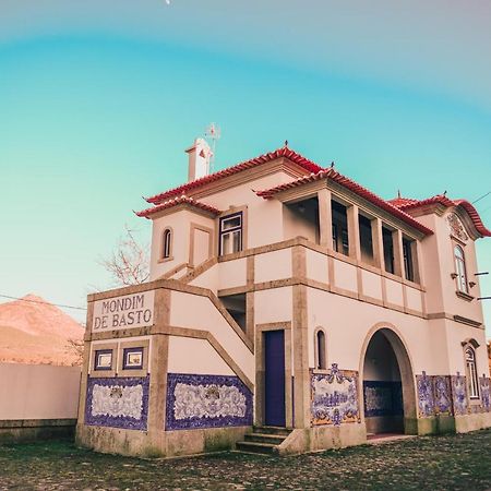 Отель Estacao Ferroviaria De Mondim De Basto Селорику-ди-Башту Экстерьер фото